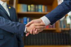 自力 vs 専門家、どちらが得？